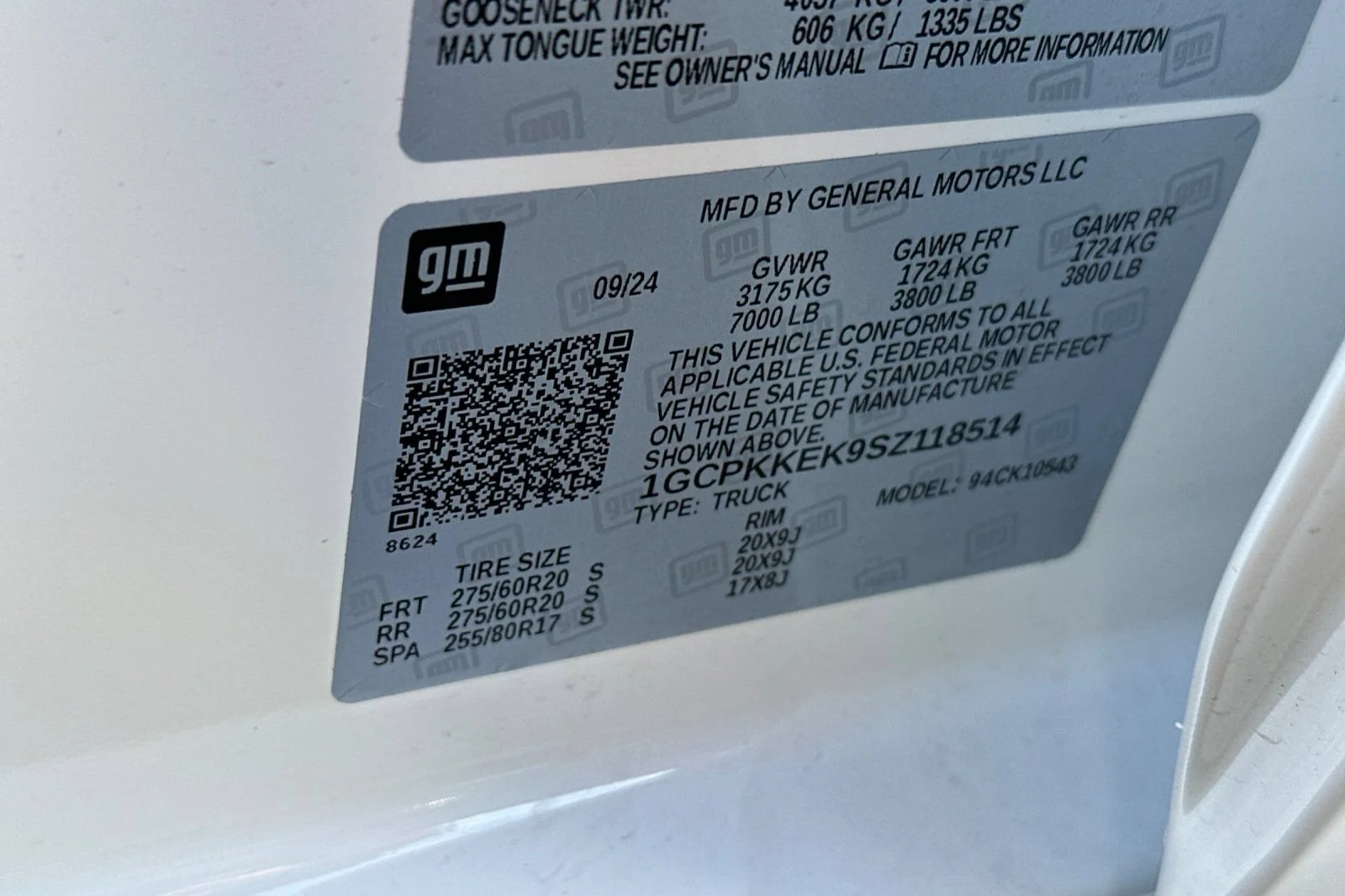 New 2025 Summit White Chevrolet LT (2FL) image 23