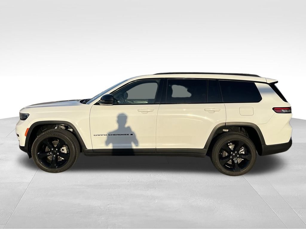 Used 2024 Bright White Clearcoat Jeep Altitude X image 11