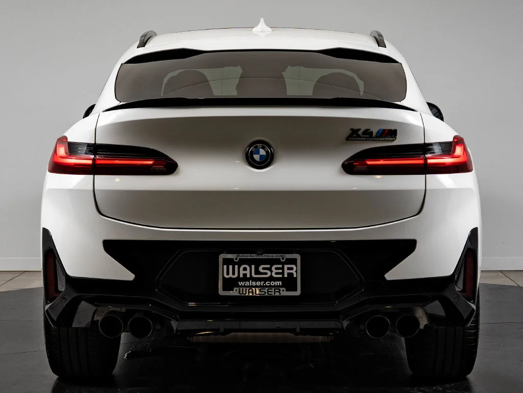 Used 2024 Alpine White BMW  image 7
