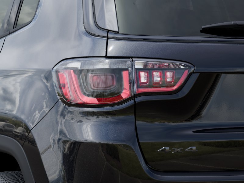 New 2026 Diamond Black Crystal Pearl-Coat Exterior Paint Jeep Latitude image 47