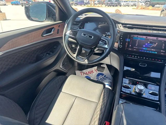 New 2027 White/off-white Jeep Summit image 18