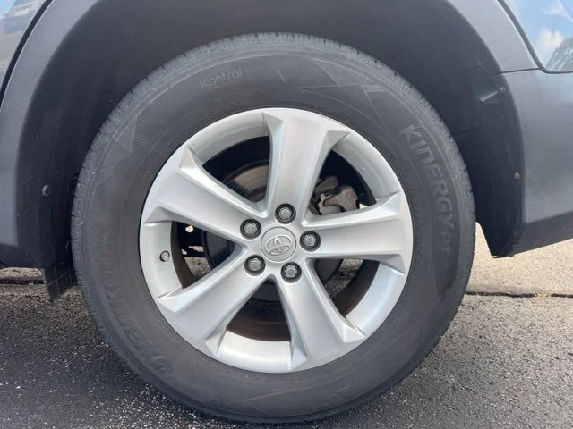Used 2013 Magnetic Gray Metallic Toyota XLE image 11