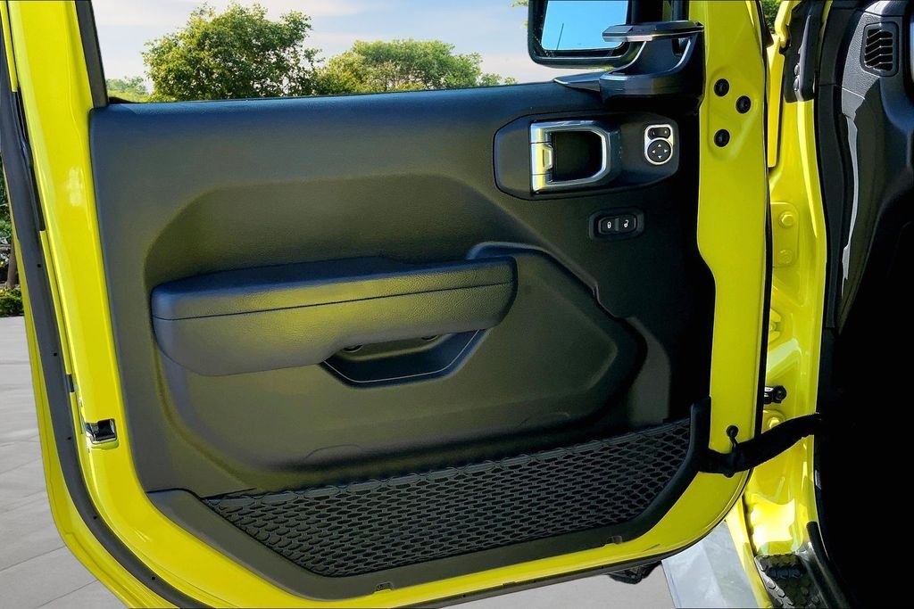 Used 2023 Yellow Jeep Sport S image 20