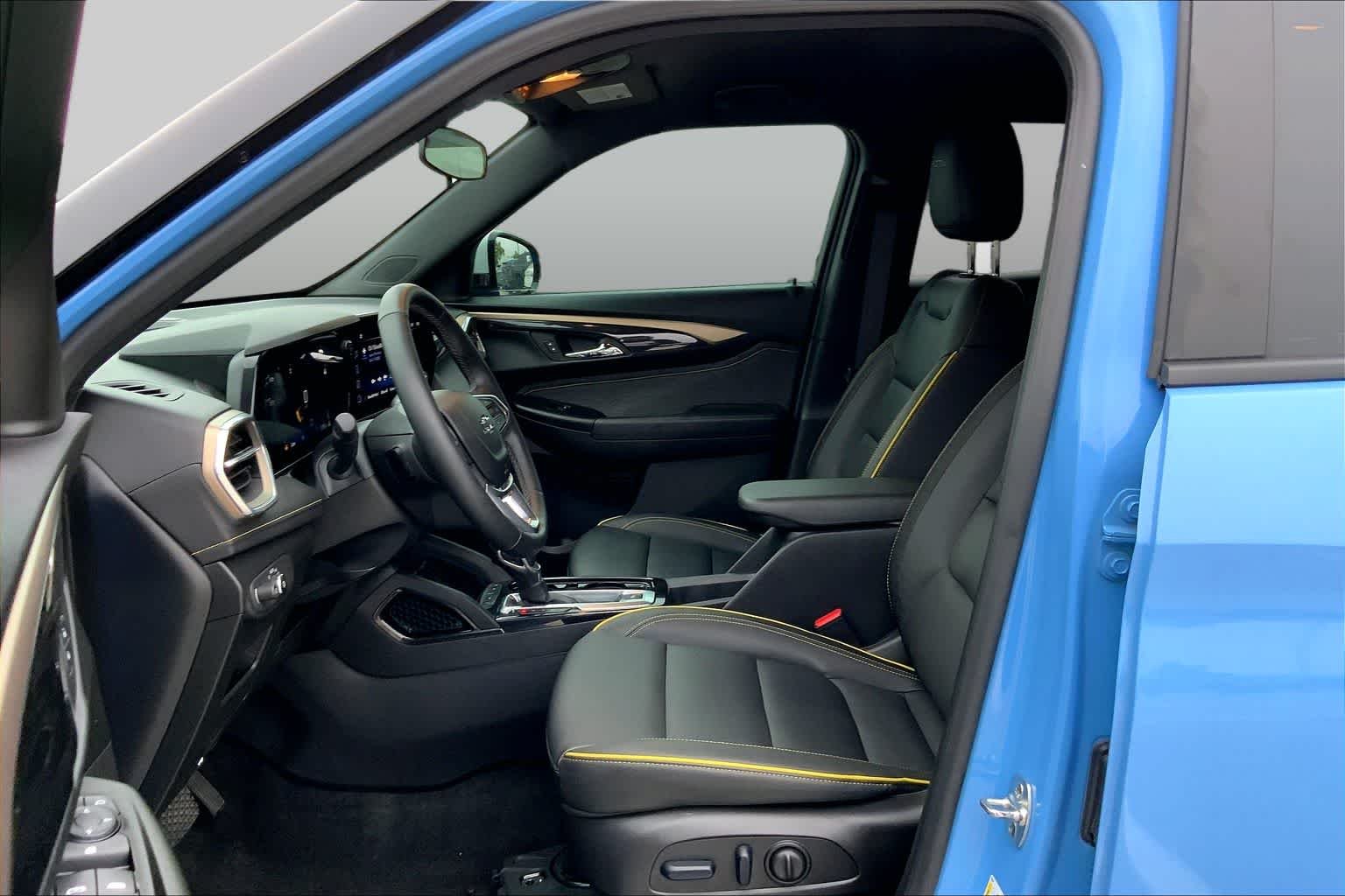 Used 2024 Fountain Blue Chevrolet ACTIV image 8