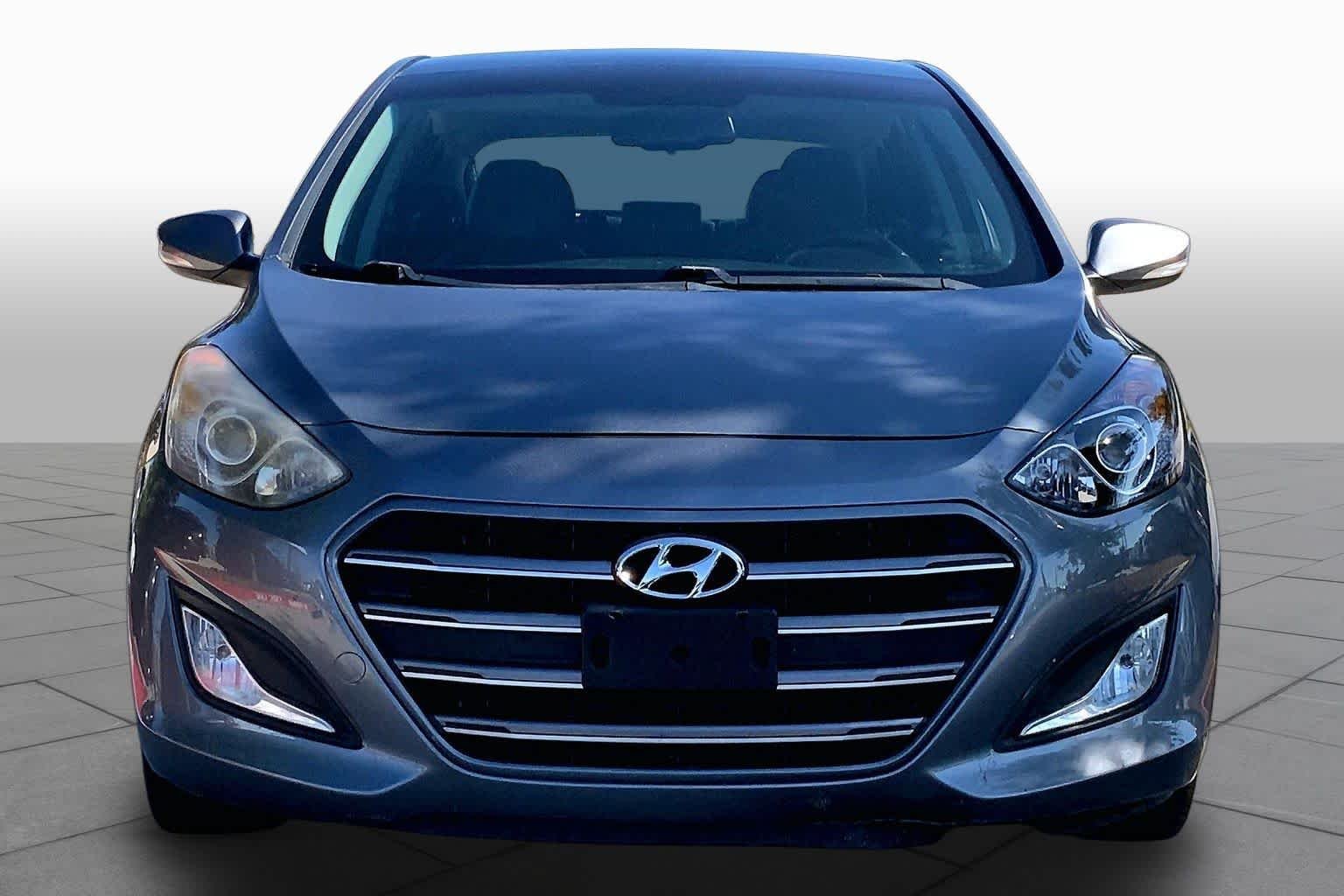 Used 2016 Galactic Gray Hyundai  image 4