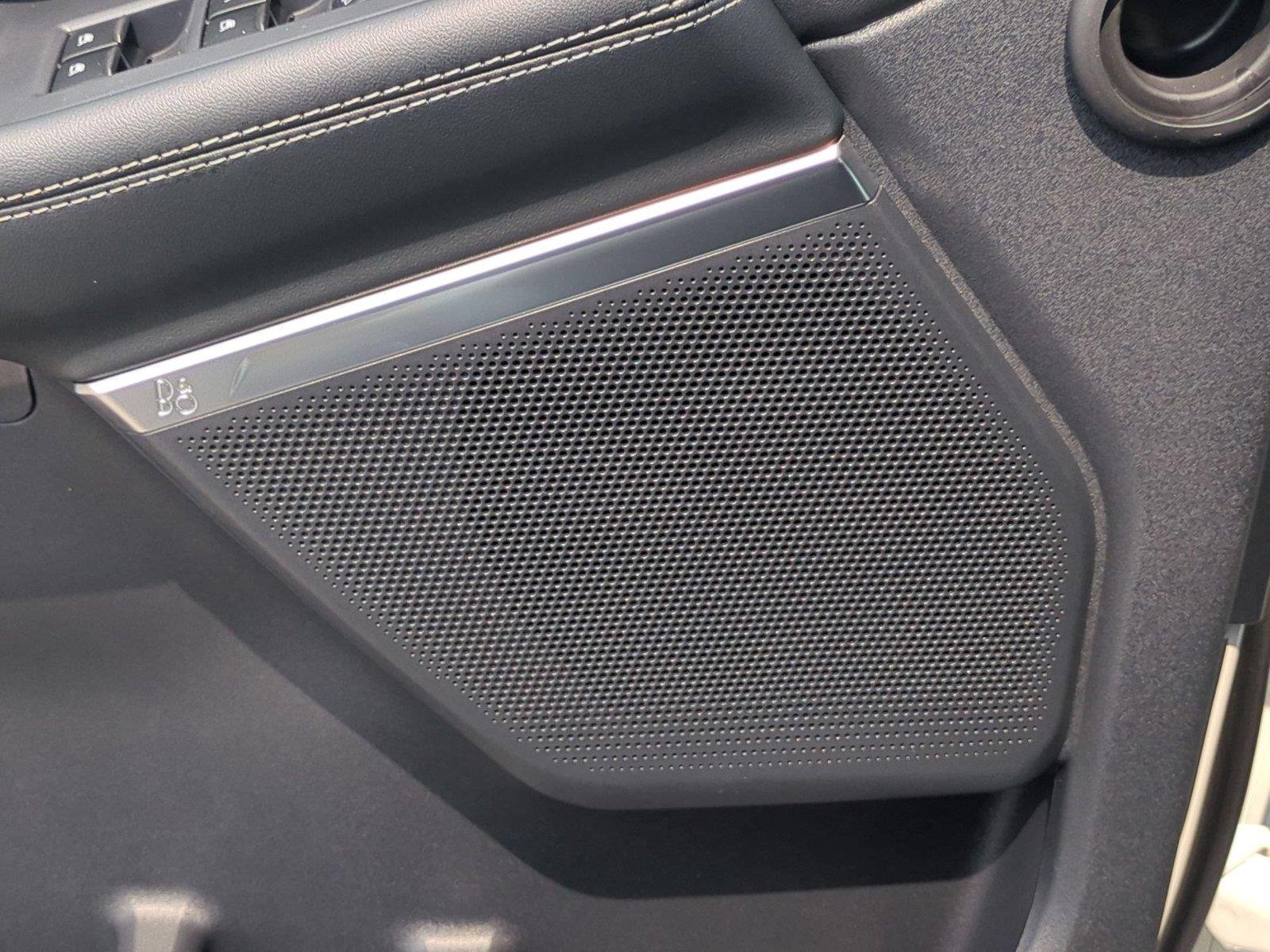 New 2027 Star White Metallic Tri-Coat Ford MAX Platinum image 17