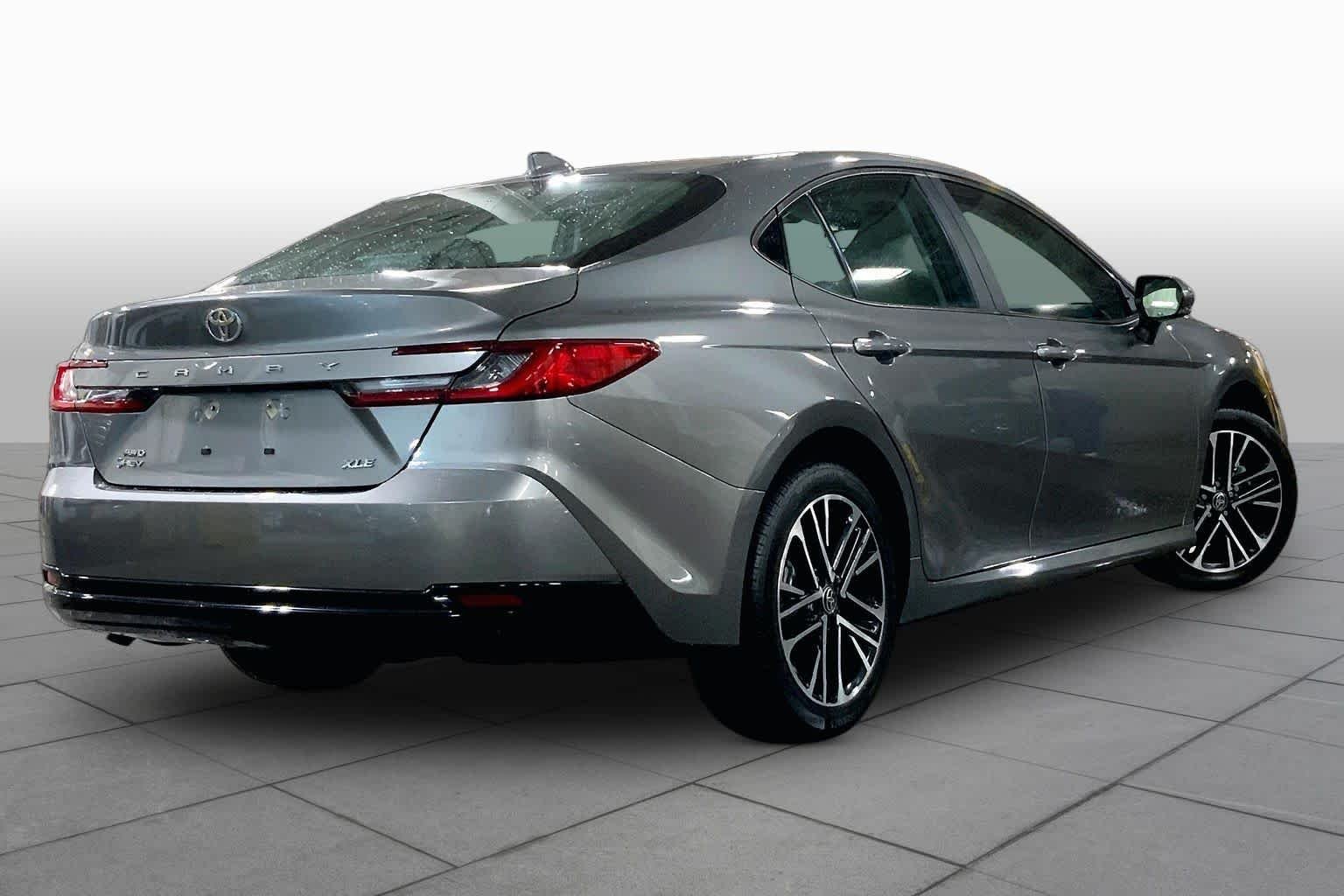 2025 Toyota Camry XLE - Photo 13