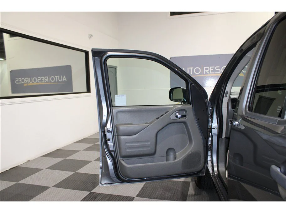 2019 Nissan Frontier SV - Photo 11