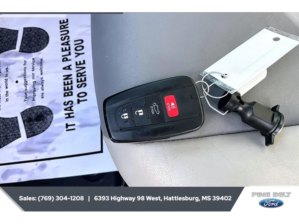 Used 2023 Silver Sky Metallic Toyota XLE Premium image 9