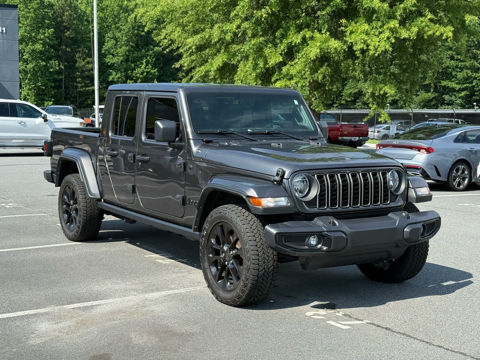 Used 2025 Granite Crystal Metallic Clearcoat Jeep Nighthawk image 7