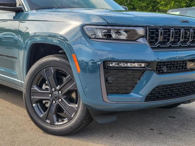 New 2027 Steel Blue Paint Jeep Limited Reserve image 3