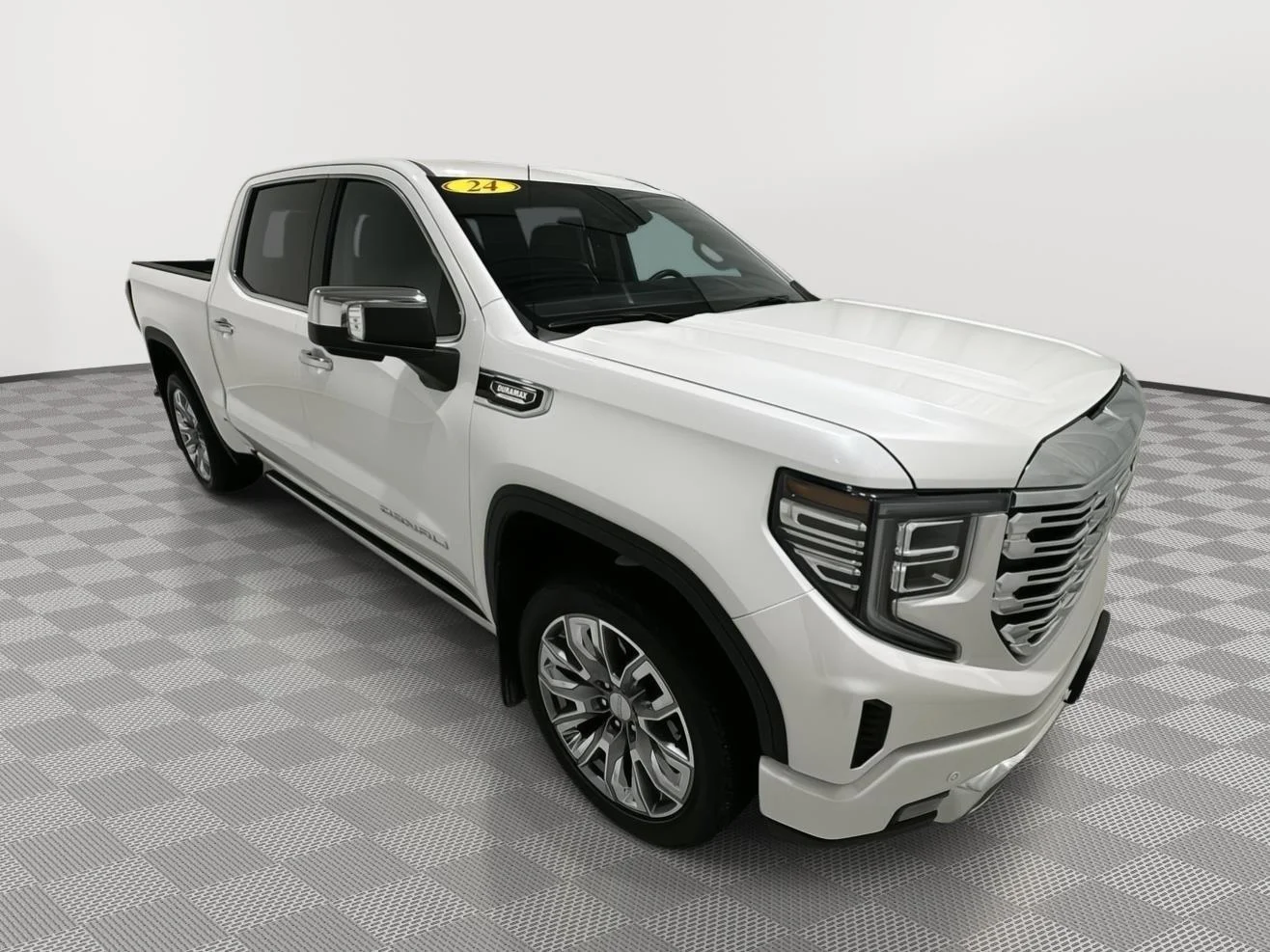 Used 2024 White Frost Tricoat GMC Denali image 7