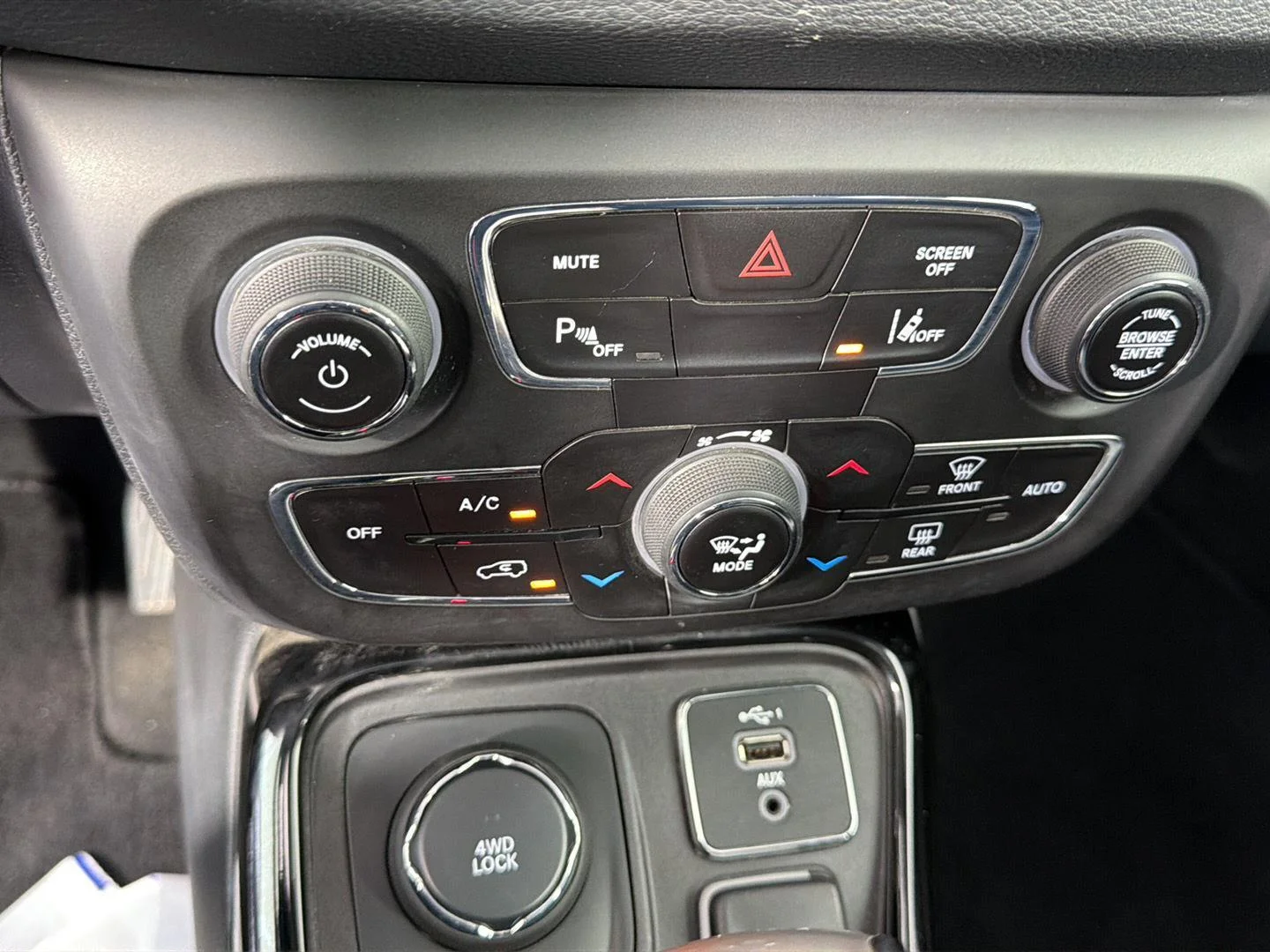 Used 2019 Granite Crystal Metallic Clearcoat Jeep Limited image 35