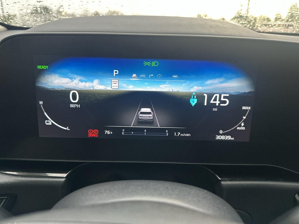 Used 2023 Cityscape Green Kia Wind image 16