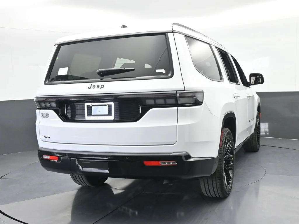 New 2026 Bright White Clear-Coat Exterior Paint Jeep Limited Reserve image 5