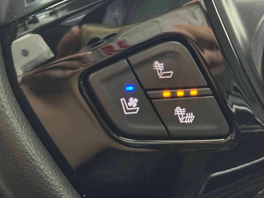 Used 2018 White Frost Tricoat GMC SLT image 6