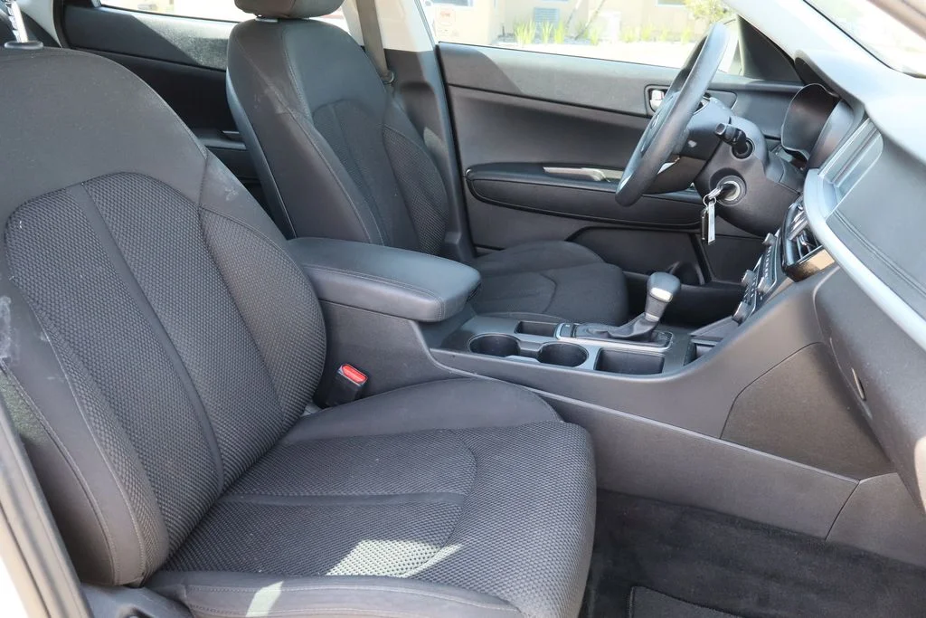 Used 2019 White Kia LX image 26