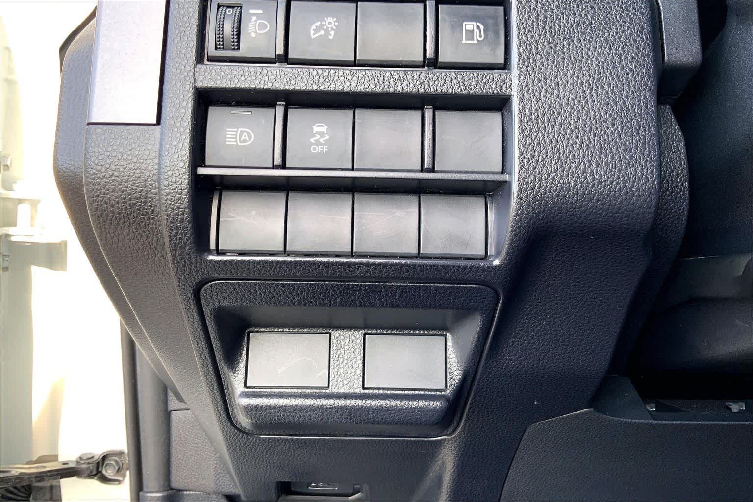 Used 2025 Ice Cap Toyota SR5 image 33