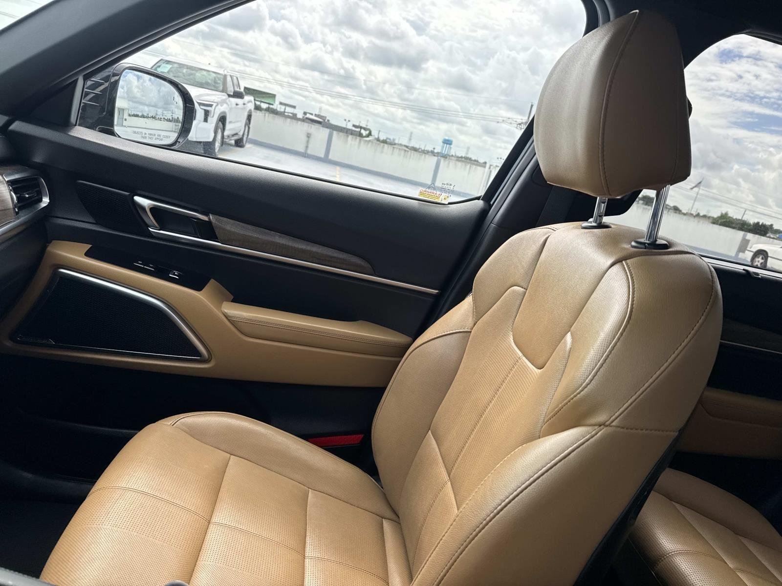 Used 2020 Ebony Black Kia SX image 16