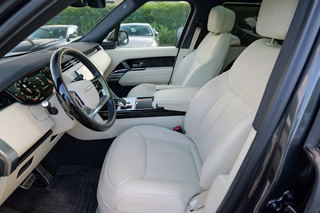 Used 2025 Gray Land Rover SE image 21
