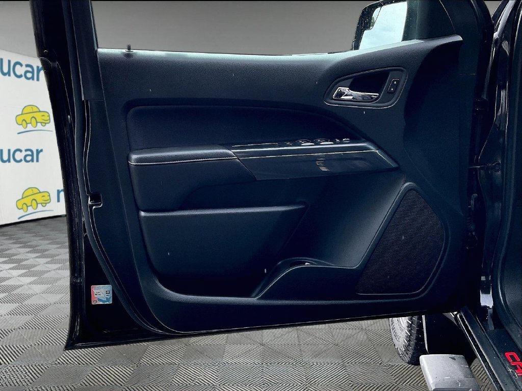 Used 2022 Black GMC AT4 w/Leather image 9