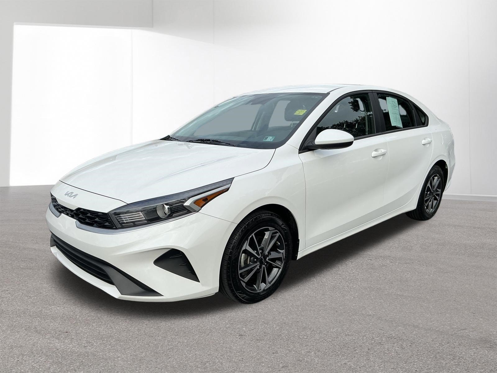 Used 2024  Kia LXS image 9