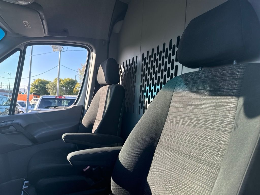 Used 2016 White Mercedes-Benz Cargo 170 WB image 12