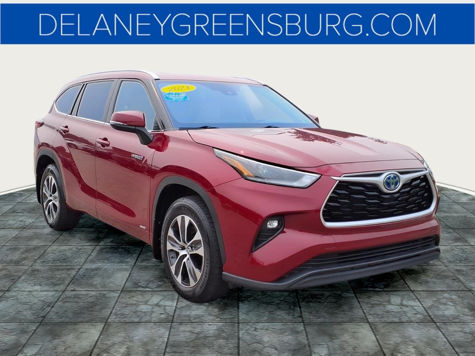 Used 2021 Ruby Flare Pearl Toyota XLE image 1