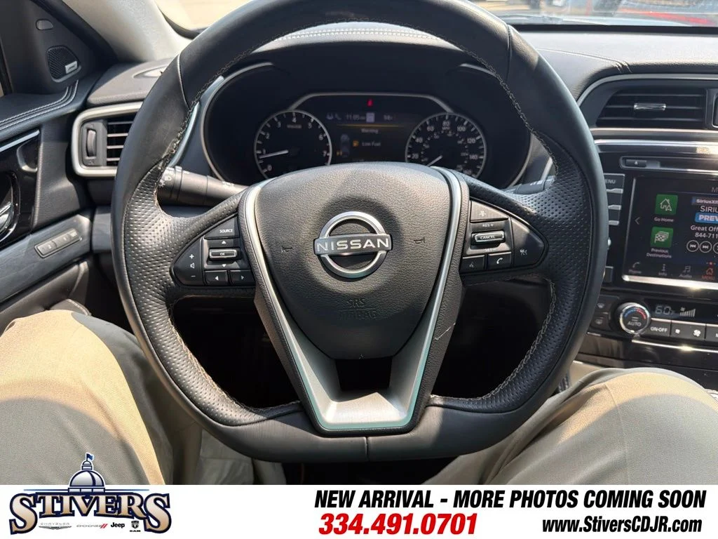 Used 2023 Black Nissan Platinum image 17