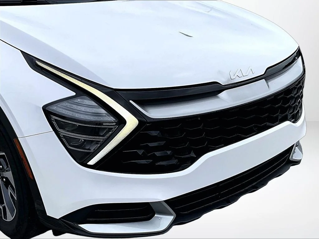 Used 2025 White Kia EX image 28