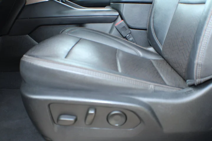 Used 2023 BLACK Chevrolet High Country image 16