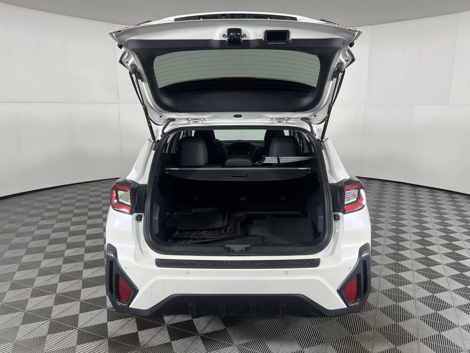 Used 2024 Wh Subaru Limited image 24