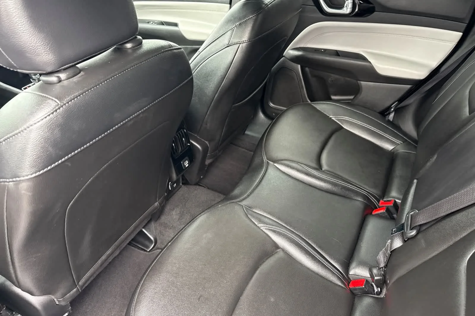 Certified Used 2025 Diamond Black Jeep Limited image 4