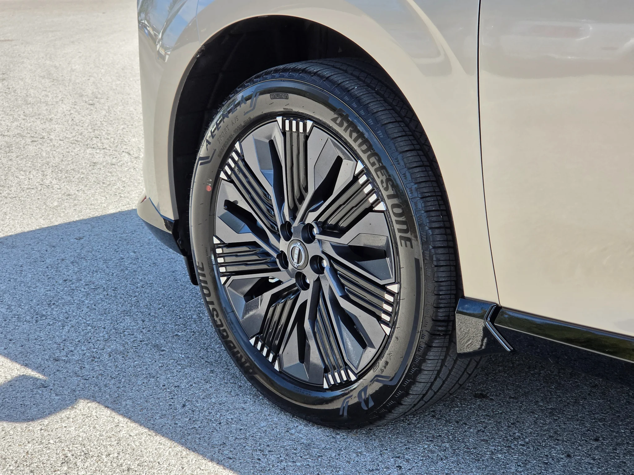 New 2027 Champagne Silver Metallic Nissan Platinum image 25