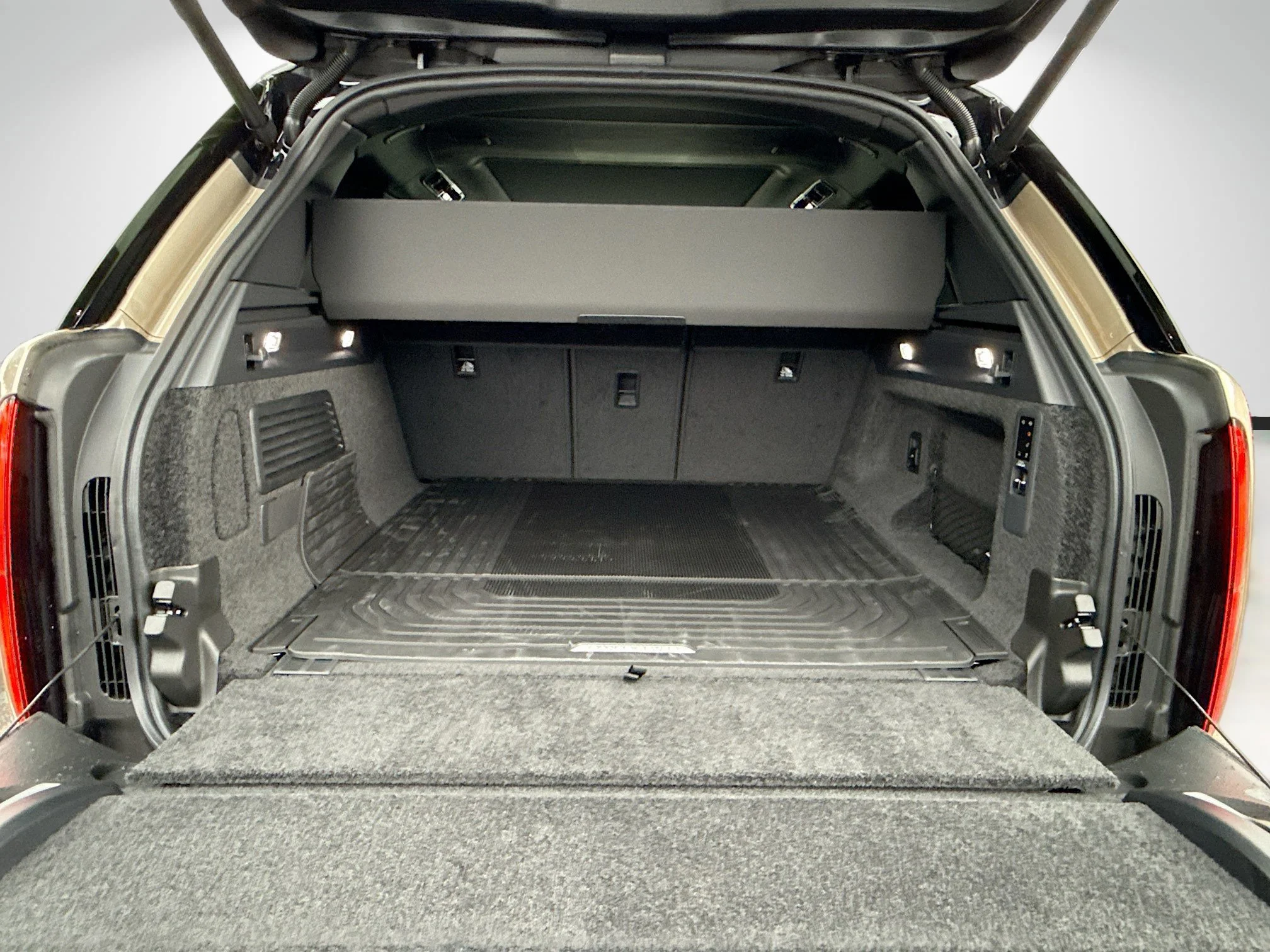 New 2026 Sunset Gold SV Bespoke Ultra Metallic Gloss Land Rover Autobiography image 11