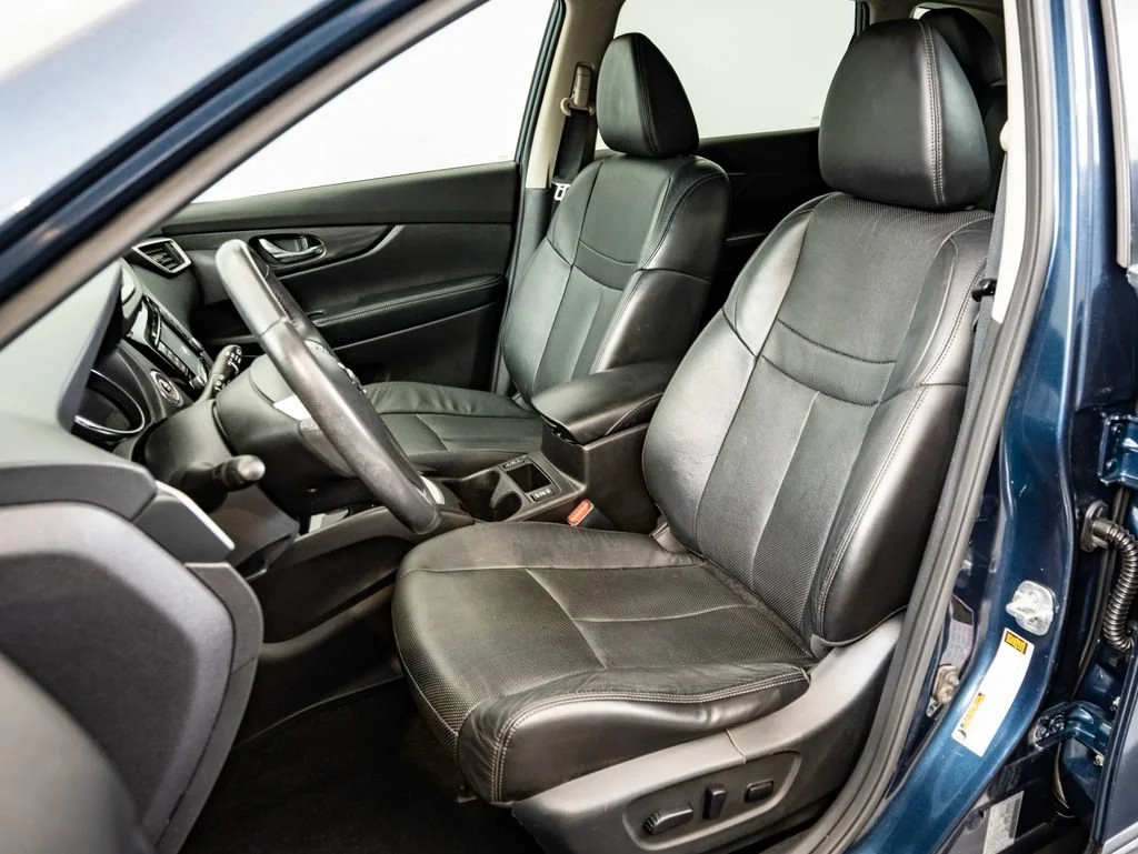 Used 2015 Arctic Blue Metallic Nissan SL image 23