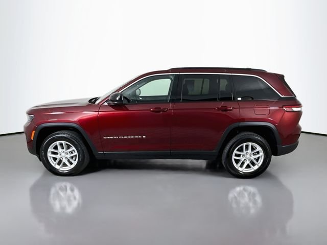 Used 2025 Red Jeep Laredo X image 4