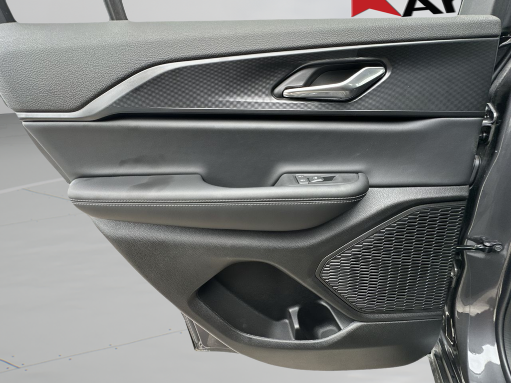 New 2025 Baltic Gray Metallic Clear-Coat Exterior Paint Jeep Altitude X image 38