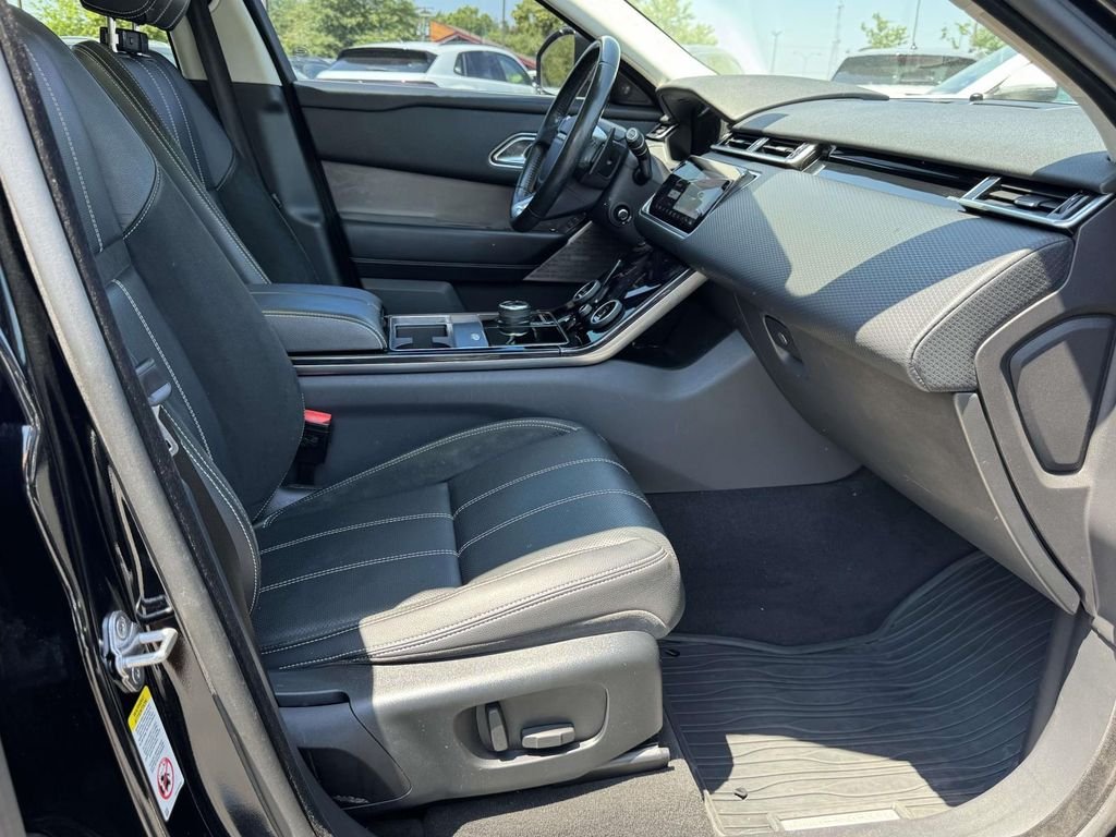 Used 2018  Land Rover S image 16