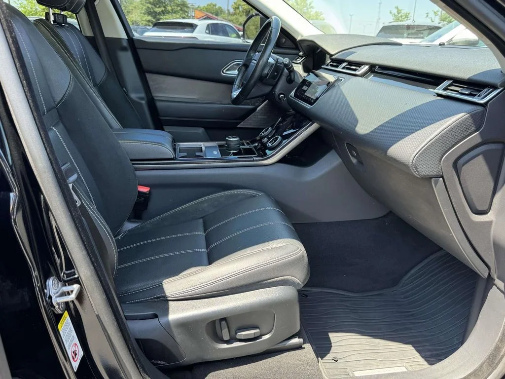 Used 2018  Land Rover S image 16
