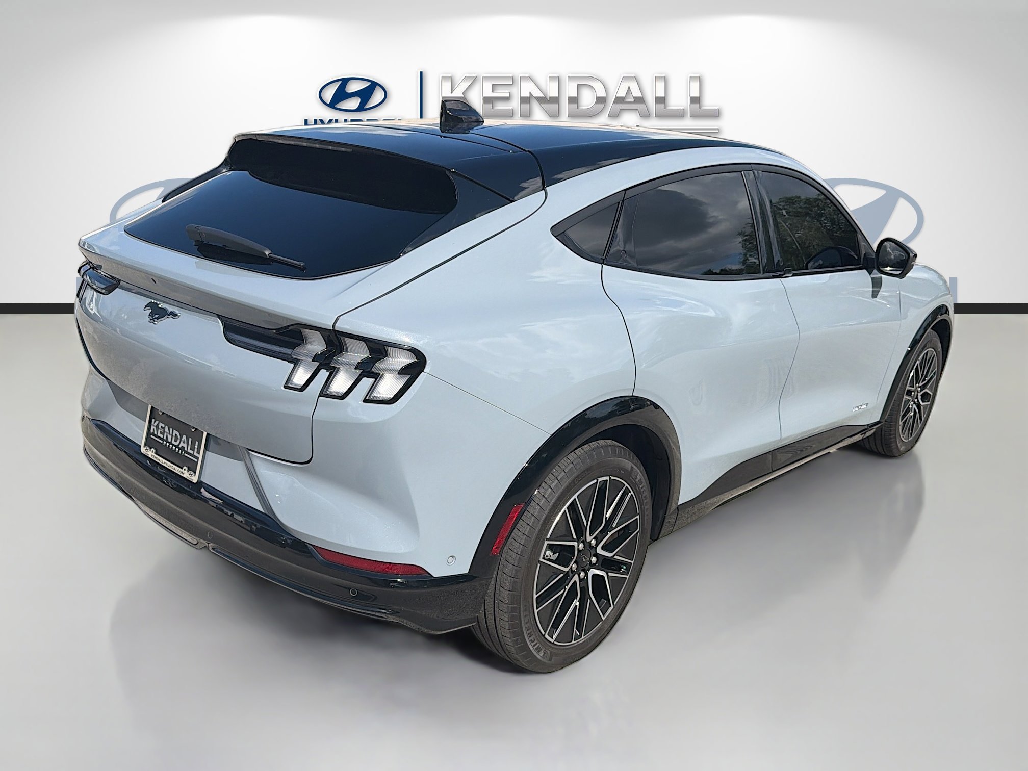 Used 2024 Gray Metallic Ford Premium image 6
