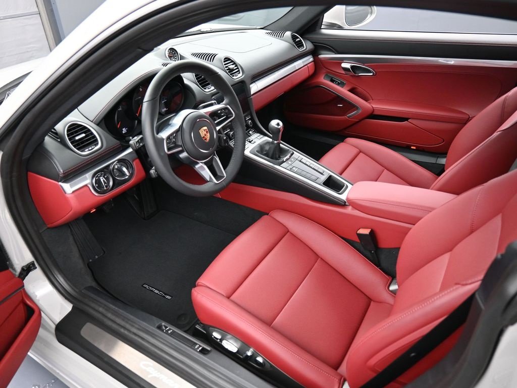 2025 Porsche Cayman Base photo 3