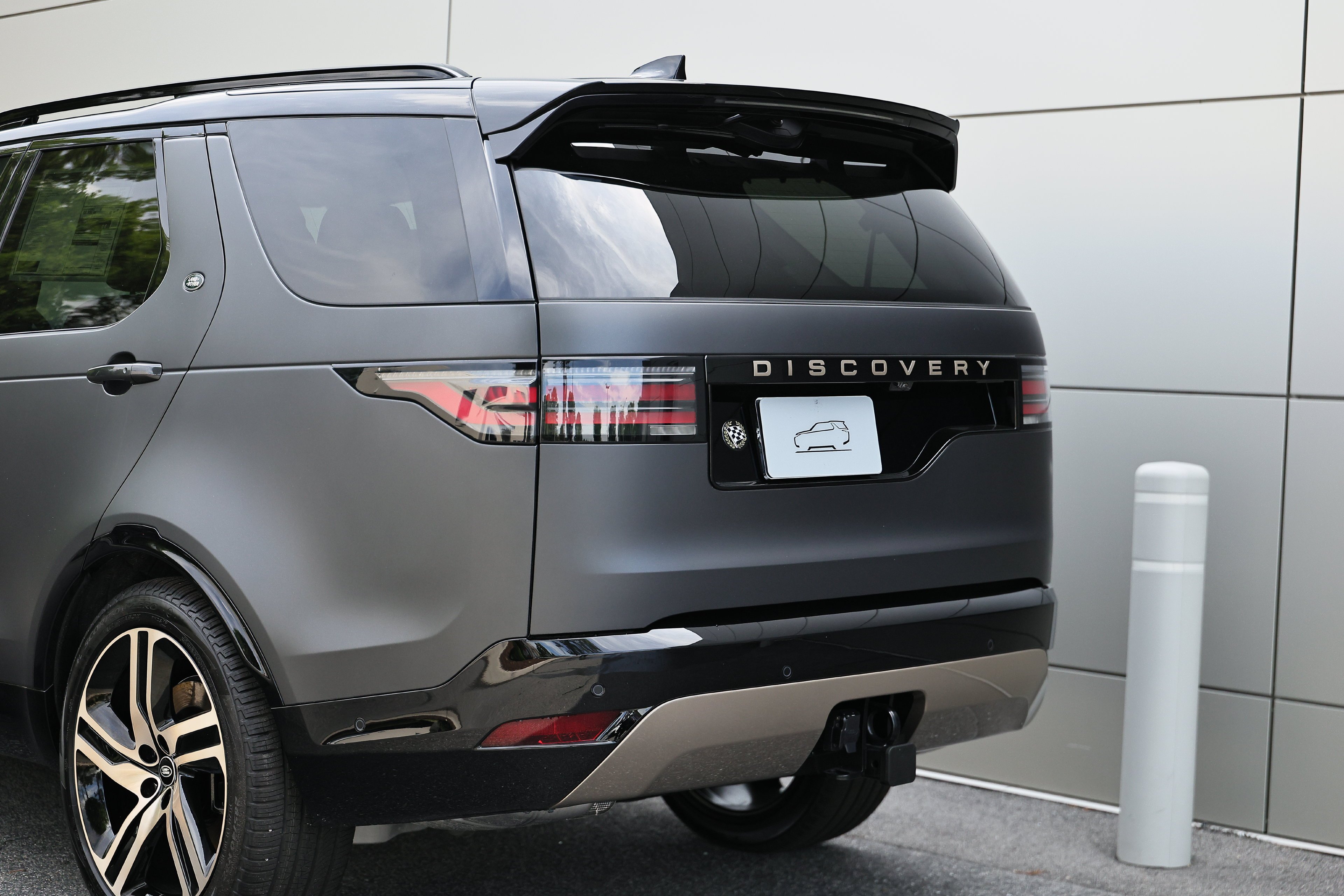 2026 Land Rover Discovery Tempest Edition - Photo 9