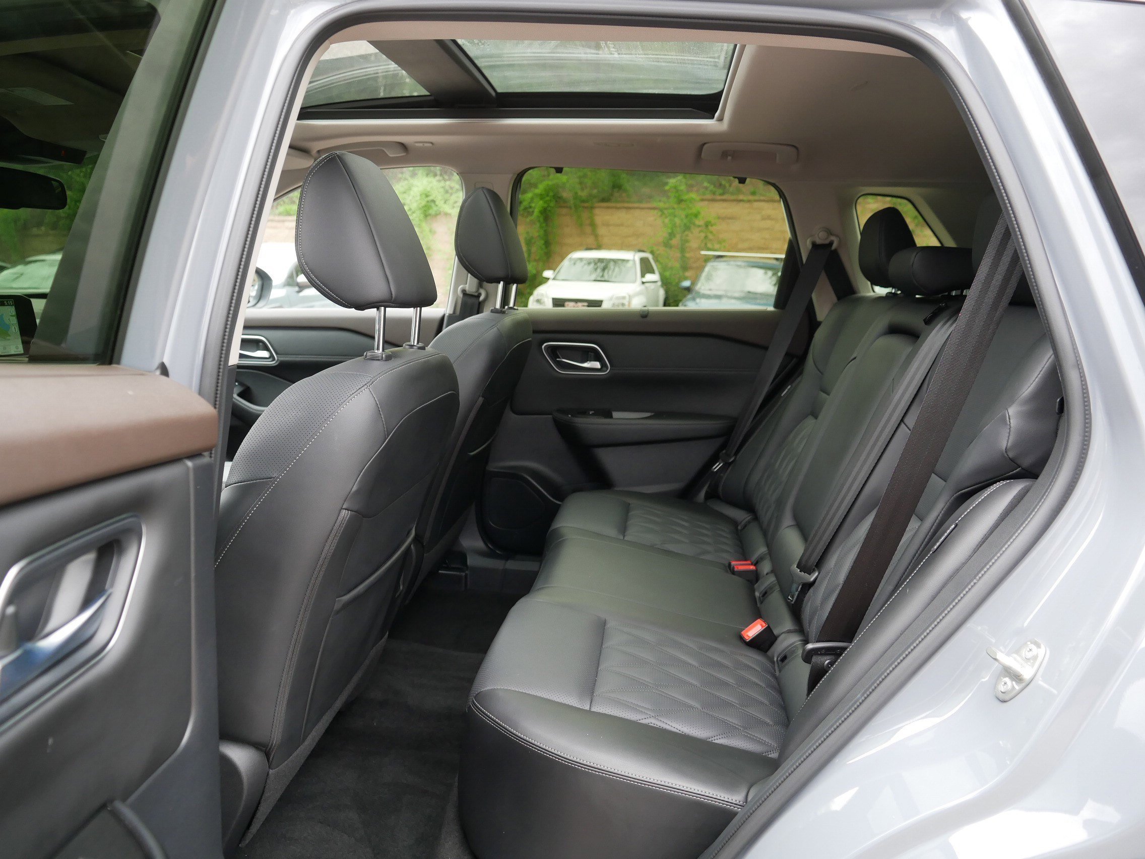 Used 2023 Boulder Gray Pearl Nissan Platinum image 36