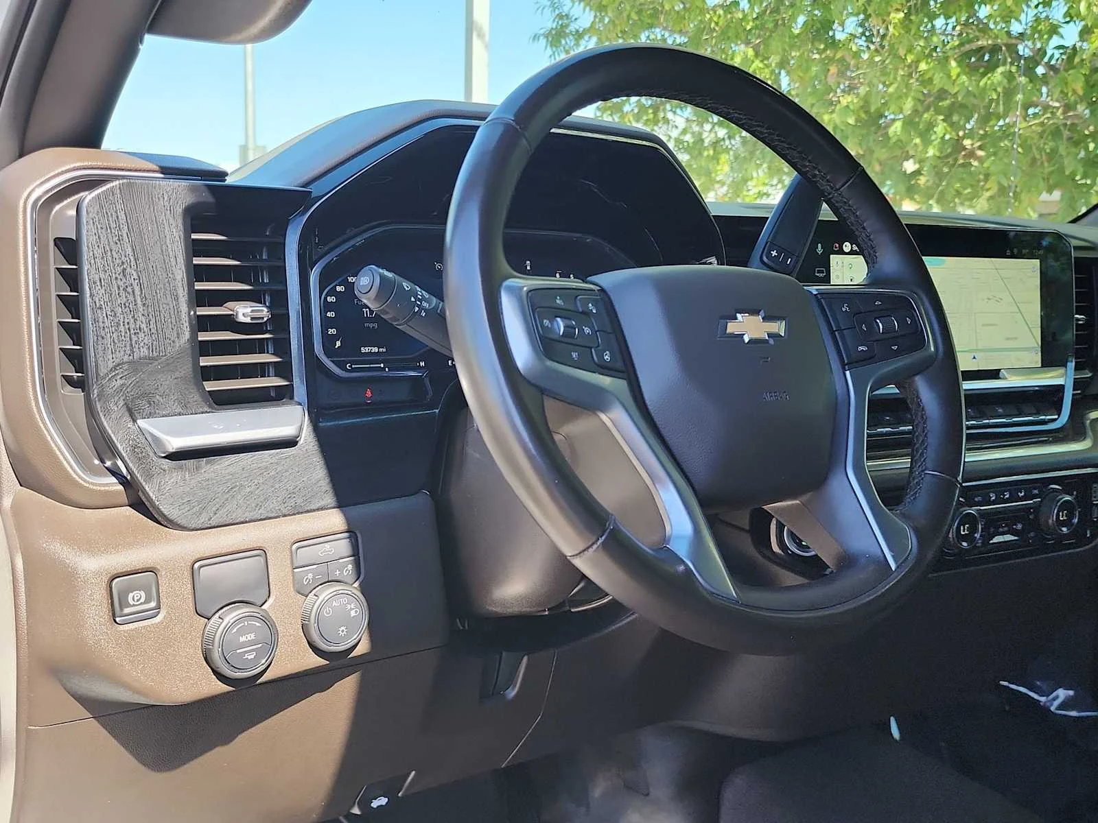 Used 2025 Summit White Chevrolet LT image 18