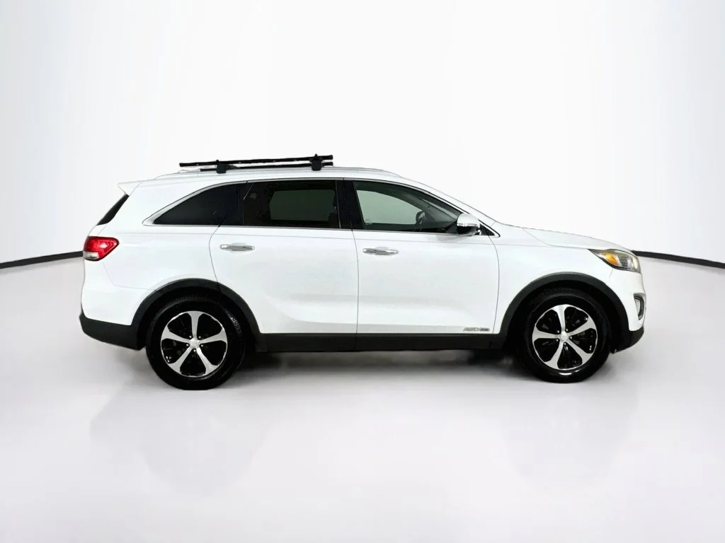 Used 2016 White Kia EX image 8