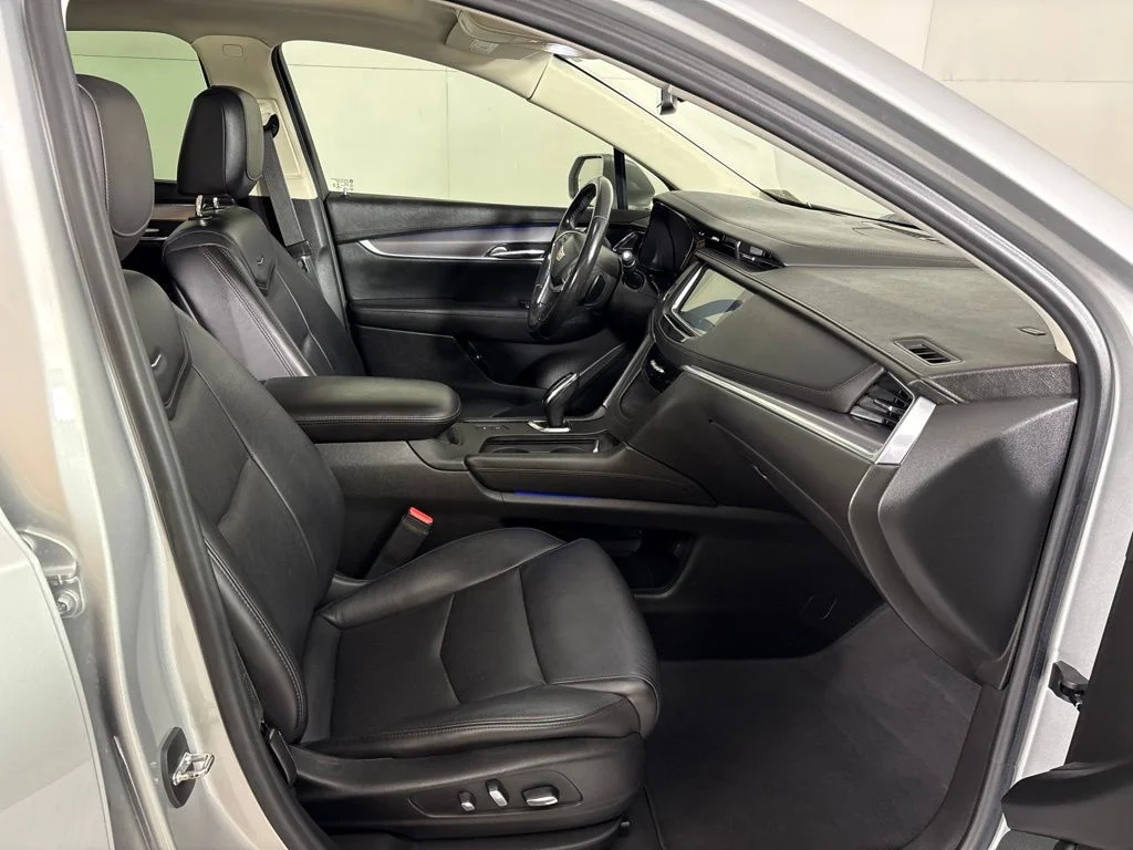 Used 2018 Silver Cadillac Premium Luxury image 22