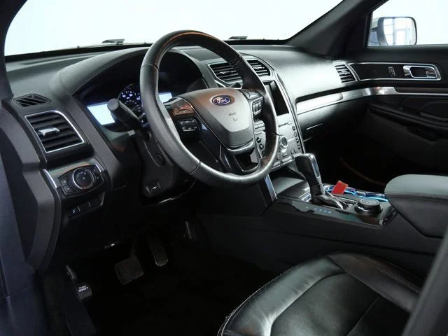 Used 2017 Silver Ford Limited image 17