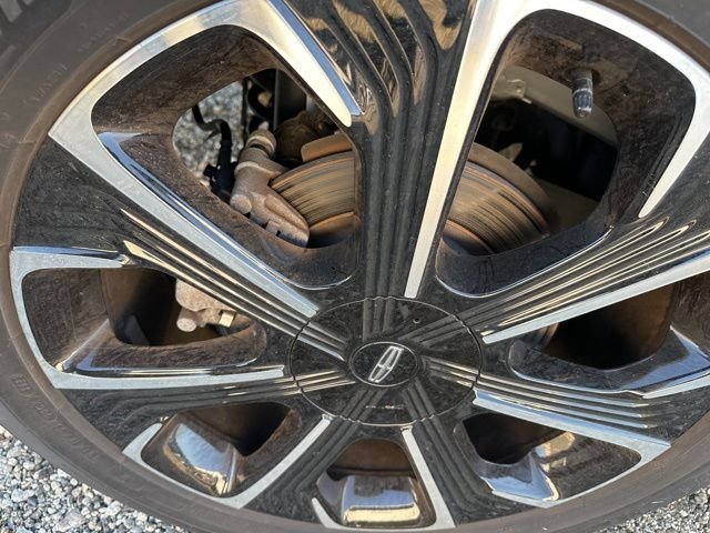 Used 2024 Radiance Metallic Lincoln Reserve image 6