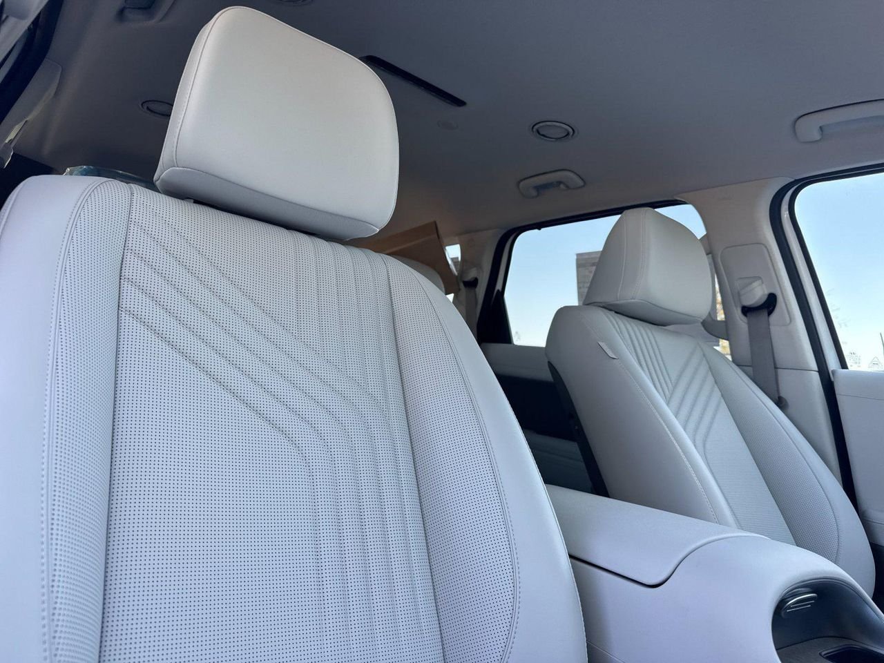 New 2026 White Hyundai SEL 8P image 15